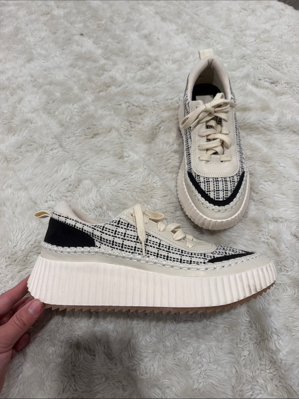 Dolce Vita Women’s Cream Black Plaid Platform Sneaker Fashion Casual Lace-Up 9